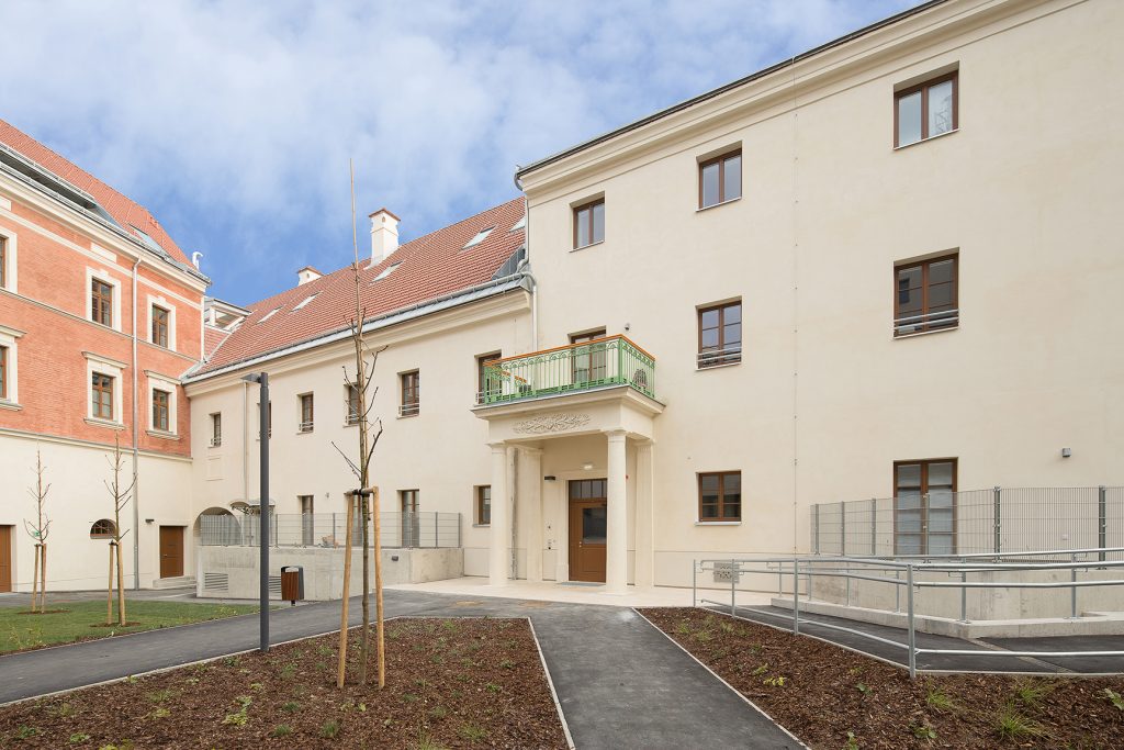 Ansicht des Balkons im Innenhof, nach durchführung der Arbeiten.