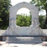 Johann Strauß Denkmal - Bei der Restaurierung